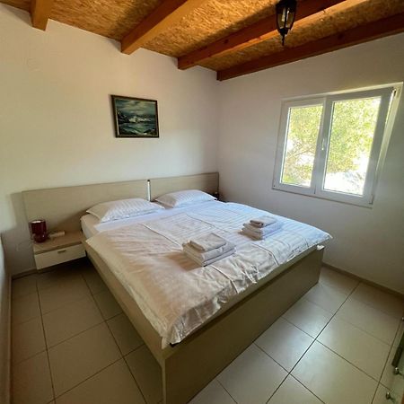 Kuca Za Odmor Buba, Otok Zut Villa Pristanisce Eksteriør billede
